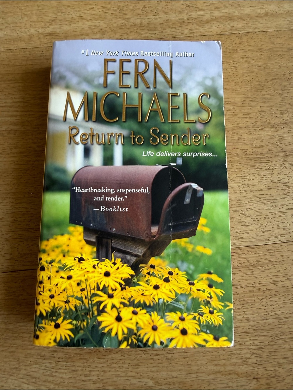 📚3 for $12📚Fern Michaels "Return to Sender" Paperback Book - Yellow Floral Cover